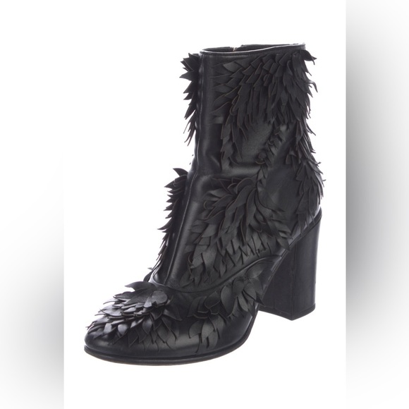 Chanel Booties Black Leather 2018 Fringe Leaf Round Toe Interlocking CC Unique - Picture 2 of 6
